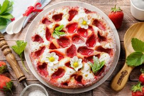 Выпечка с клубникой в мультиварке