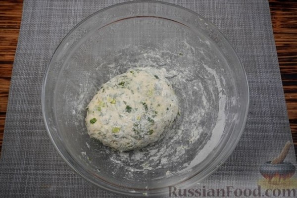 Дрожжевые лепёшки на йогурте, с кинзой, укропом и зелёным луком