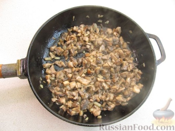 Картофельные драники с курицей, грибами и сыром