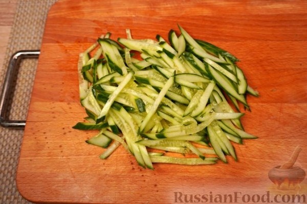 Овощной салат с ветчиной и сыром