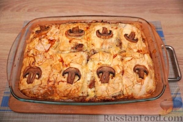 Бугаца с фаршем и грибами (пирог из теста фило)