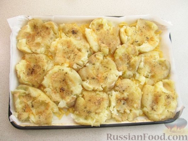 Запечённая молодая картошка с сыром