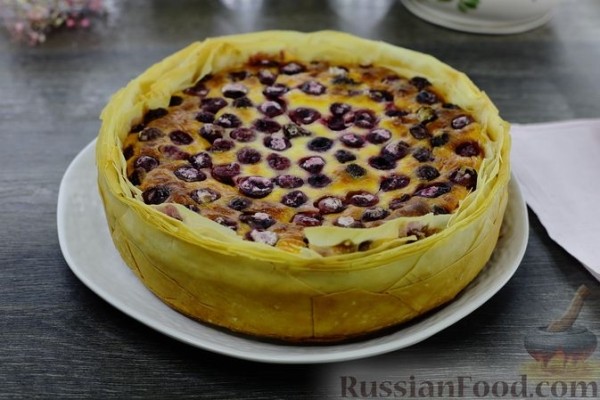 Чизкейк из теста фило, с творогом, сливочным сыром, вишней и орехами