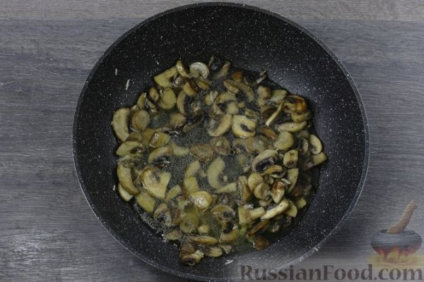 Куриные тефтели в грибном соусе