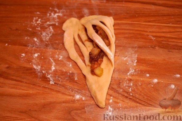 Булочки с яблоками и изюмом, из дрожжевого теста "Водолаз"