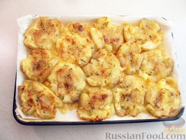Запечённая молодая картошка с сыром