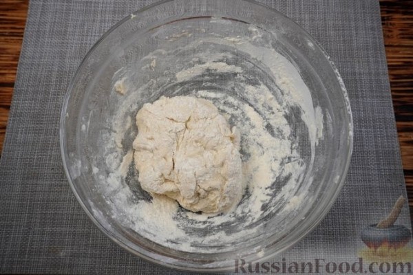 Дрожжевые лепёшки на йогурте, с кинзой, укропом и зелёным луком