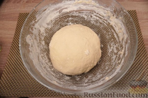 Свекольный бульон с мясными ушками