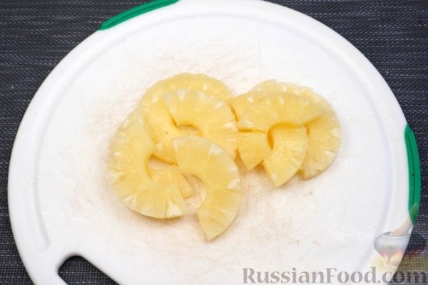 Отбивные из свинины, фаршированные ананасами и сыром