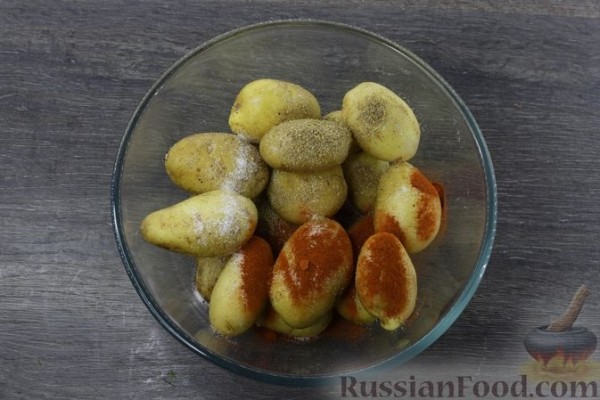 Молодая картошка, запечённая в духовке с сухарями