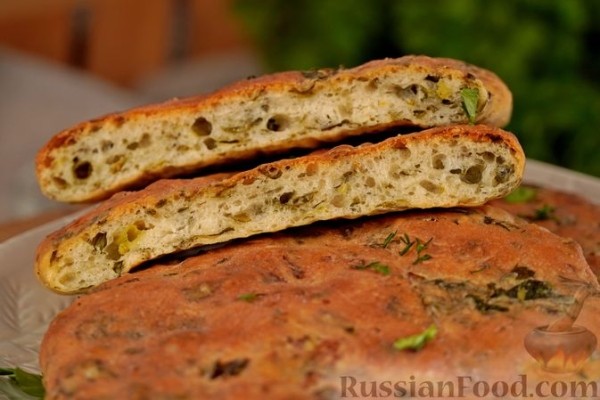 Дрожжевые лепёшки на йогурте, с кинзой, укропом и зелёным луком