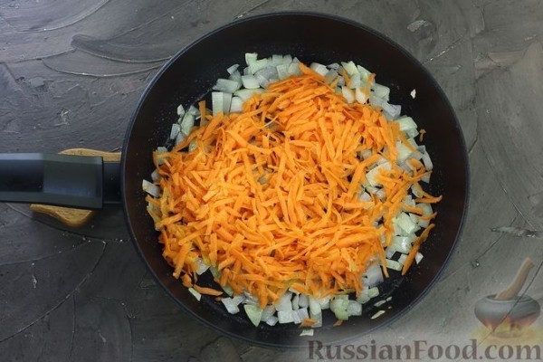 Макароны с грибами и фасолью (на сковороде)