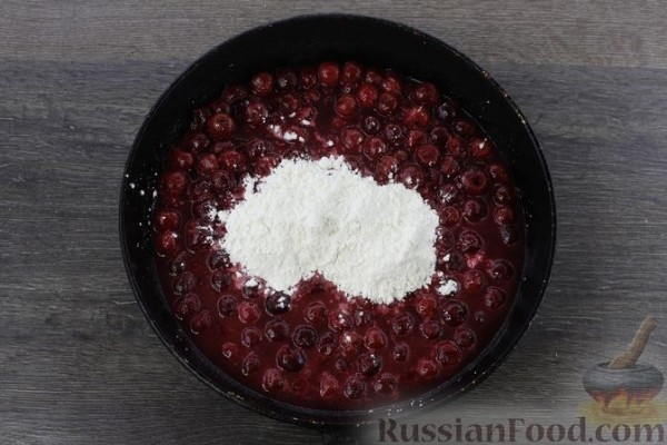 Слоёный пирог с вишней