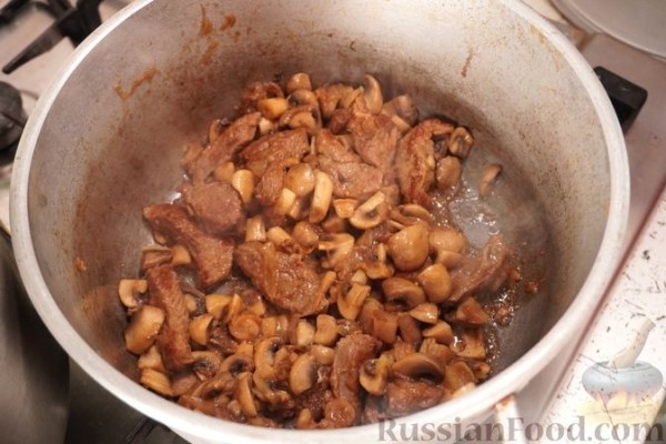 Лазанки, запечённые с капустой, мясом и грибами