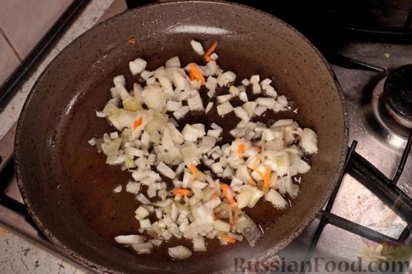 Свиные рёбра, тушенные с капустой, фасолью и помидорами