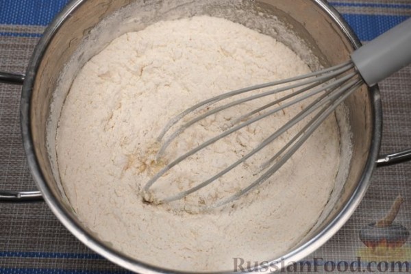 Картофельные булочки с яйцами, зеленью и сыром