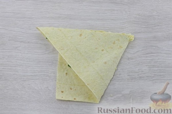 Конвертики из лаваша с сырной начинкой