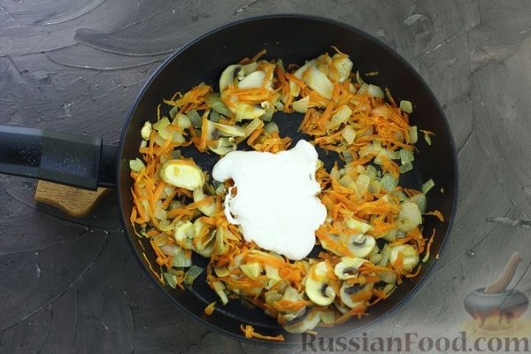Макароны с грибами и фасолью (на сковороде)