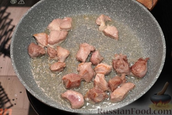 Кускус с овощами и мясом, на сковороде