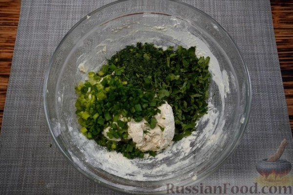 Дрожжевые лепёшки на йогурте, с кинзой, укропом и зелёным луком
