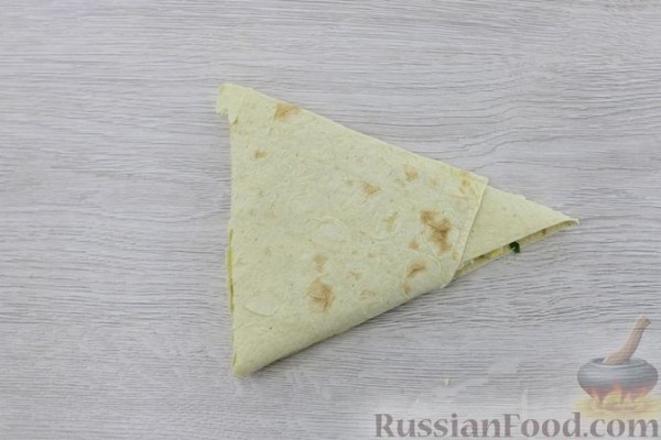 Конвертики из лаваша с сырной начинкой