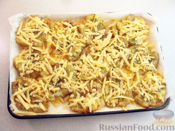 Запечённая молодая картошка с сыром