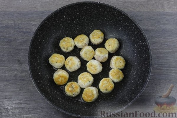 Куриные тефтели в грибном соусе