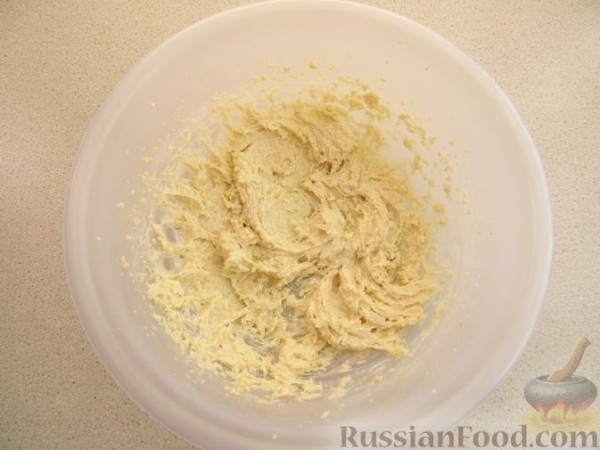 Шоколадный кекс с бананом, изюмом и ореховой пастой