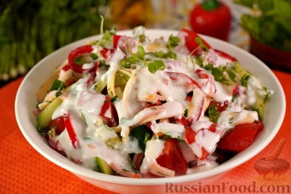 Овощной салат с ветчиной и сыром