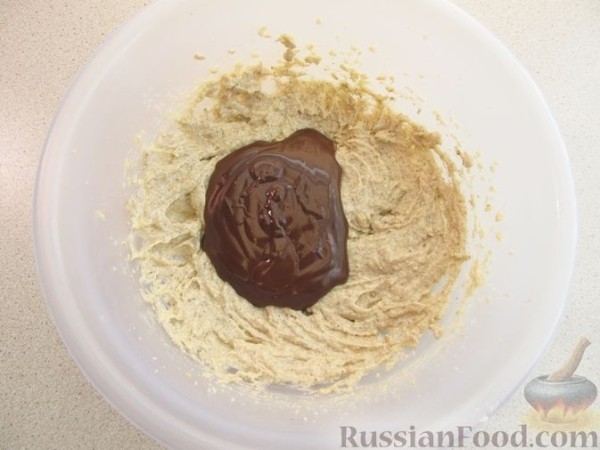 Шоколадный кекс с бананом, изюмом и ореховой пастой