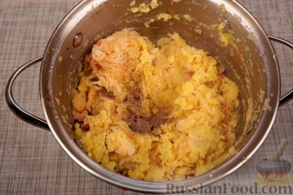 Лепенице (картофельное пюре с квашеной капустой)