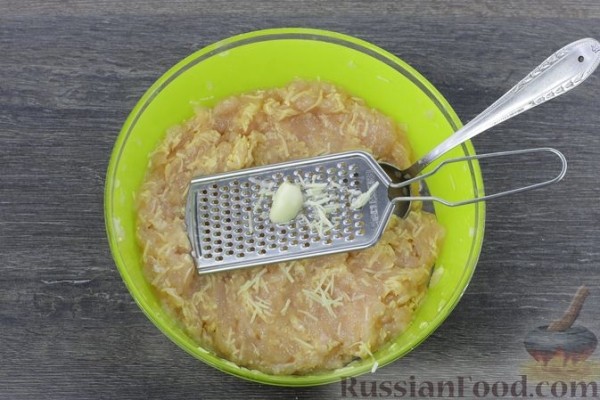 Куриные тефтели в грибном соусе