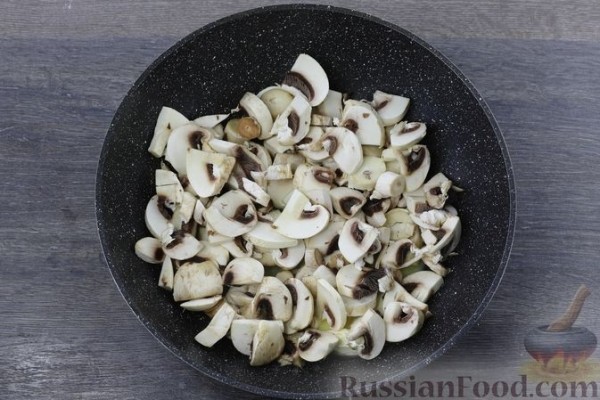 Куриные тефтели в грибном соусе