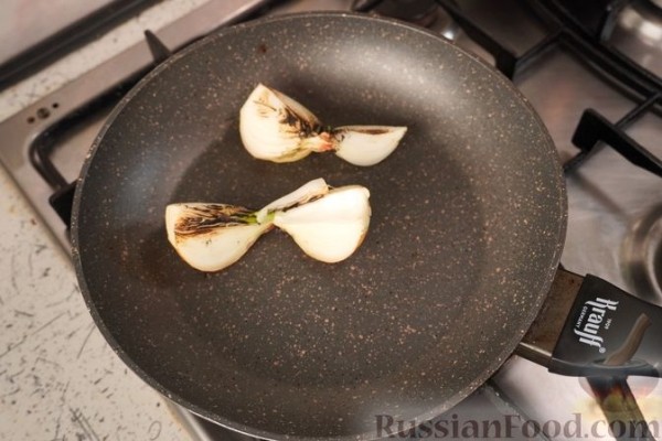 Свекольный бульон с мясными ушками