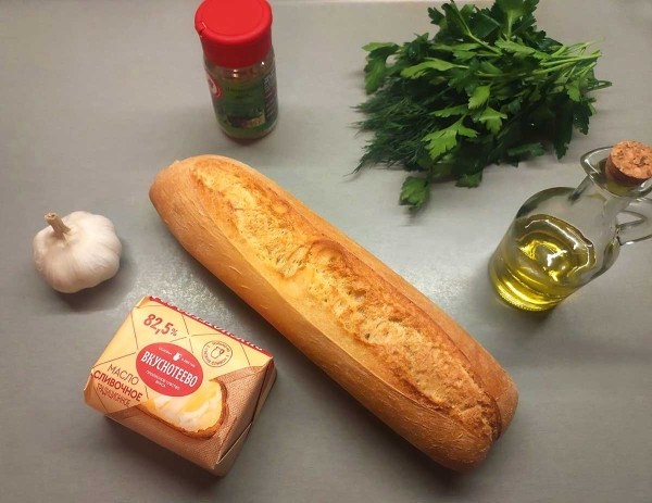 Багет с чесноком и зеленью