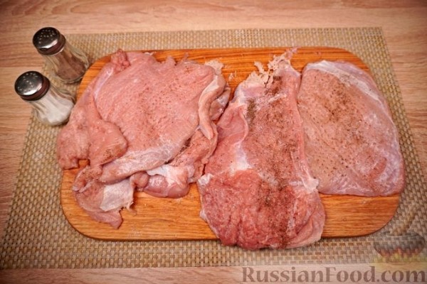 Рулетики из телятины с рисом и грибами, в сметанном соусе