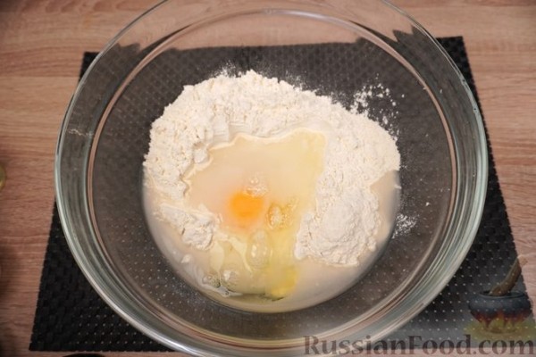 Свекольный бульон с мясными ушками