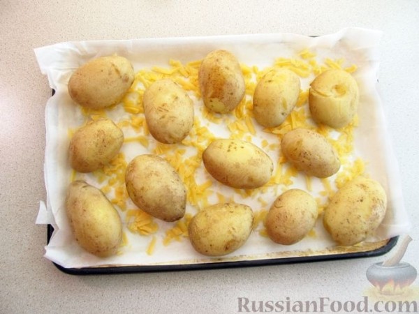 Запечённая молодая картошка с сыром