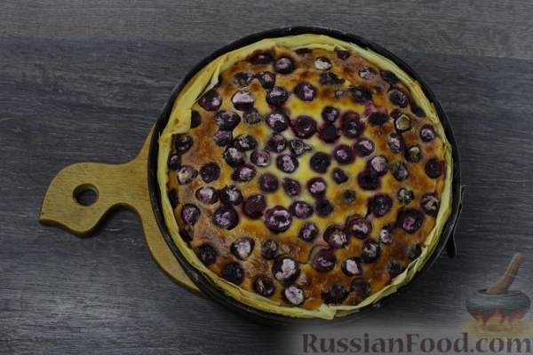 Чизкейк из теста фило, с творогом, сливочным сыром, вишней и орехами