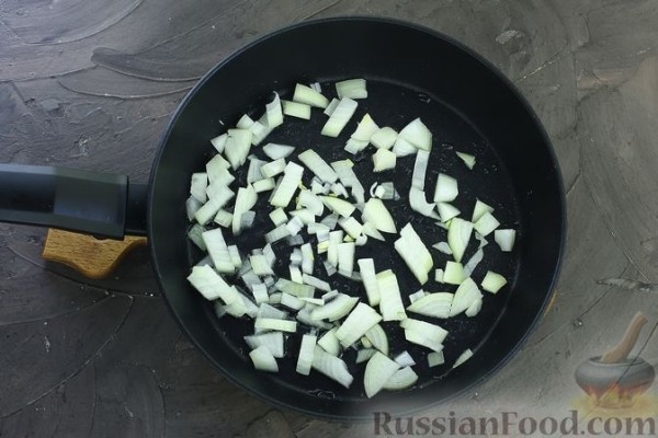 Макароны с грибами и фасолью (на сковороде)