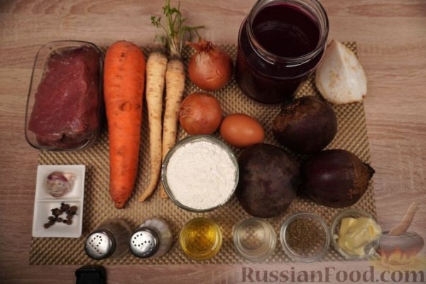 Свекольный бульон с мясными ушками