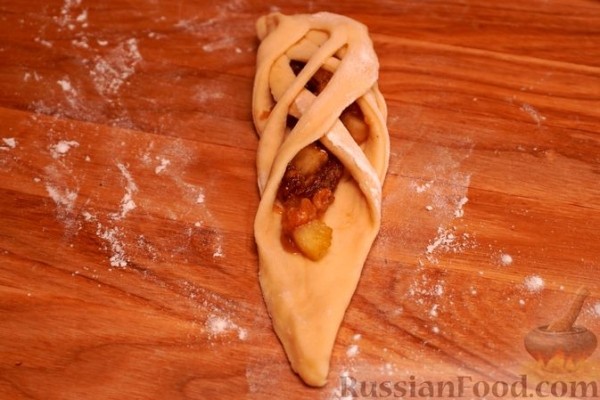 Булочки с яблоками и изюмом, из дрожжевого теста "Водолаз"