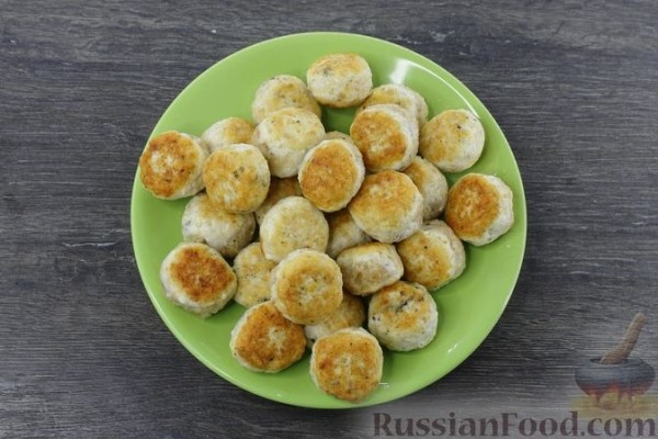 Куриные тефтели в грибном соусе