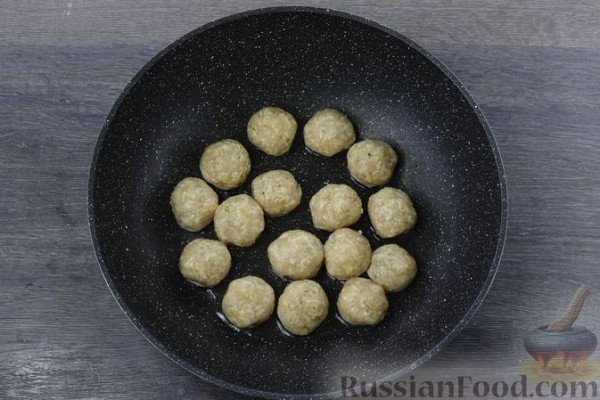 Куриные тефтели в грибном соусе