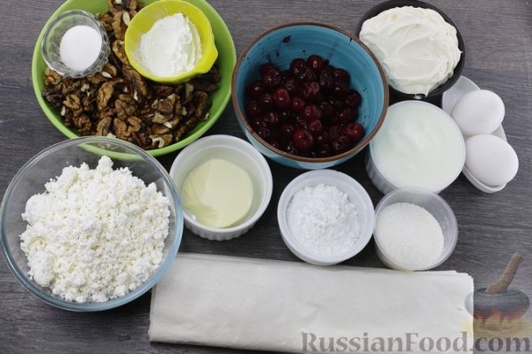 Чизкейк из теста фило, с творогом, сливочным сыром, вишней и орехами