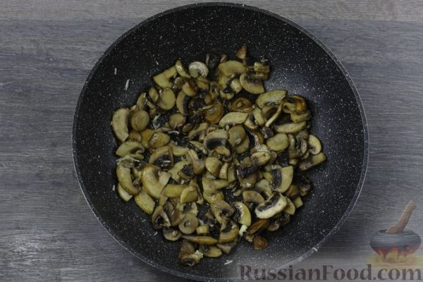 Куриные тефтели в грибном соусе
