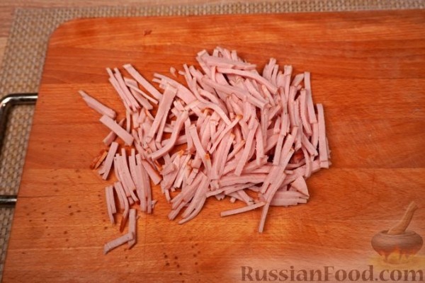 Овощной салат с ветчиной и сыром
