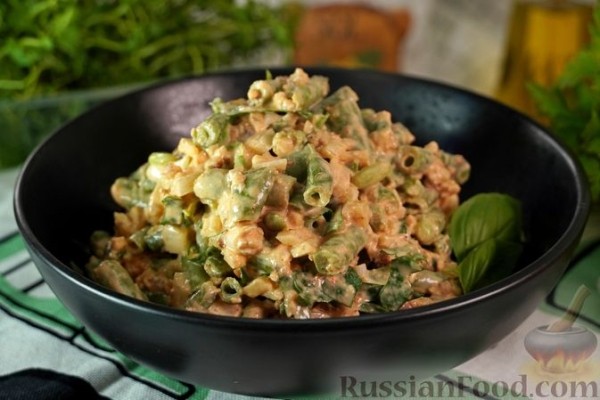 Салат из стручковой фасоли с ореховой заправкой
