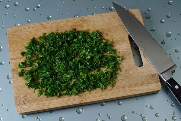 Багет с чесноком и зеленью