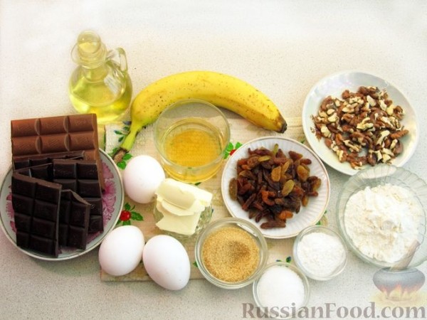 Шоколадный кекс с бананом, изюмом и ореховой пастой